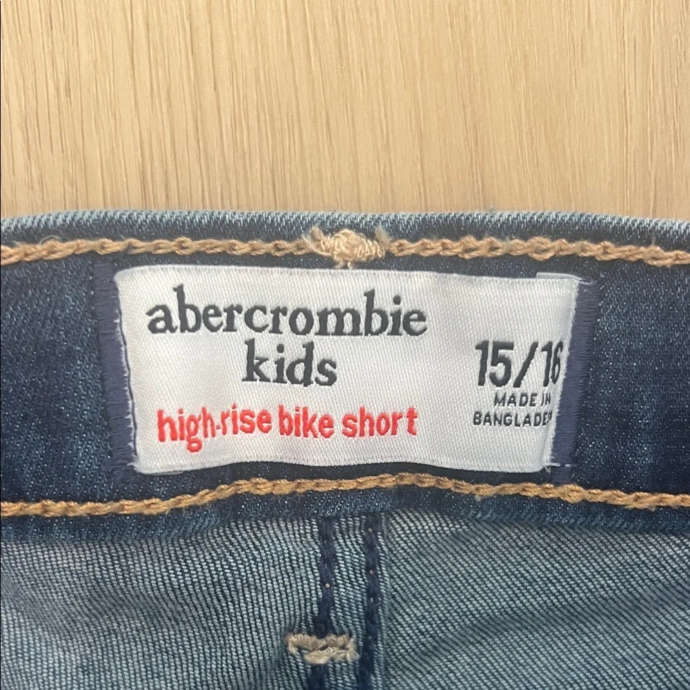 Abercrombie Kids Size 15/16 Blue Ripped Denim Shorts